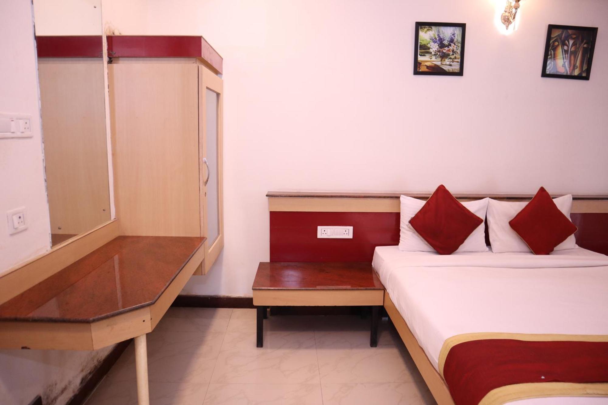 Sri Sai Ram Suites บังกาลอร์ ภายนอก รูปภาพ