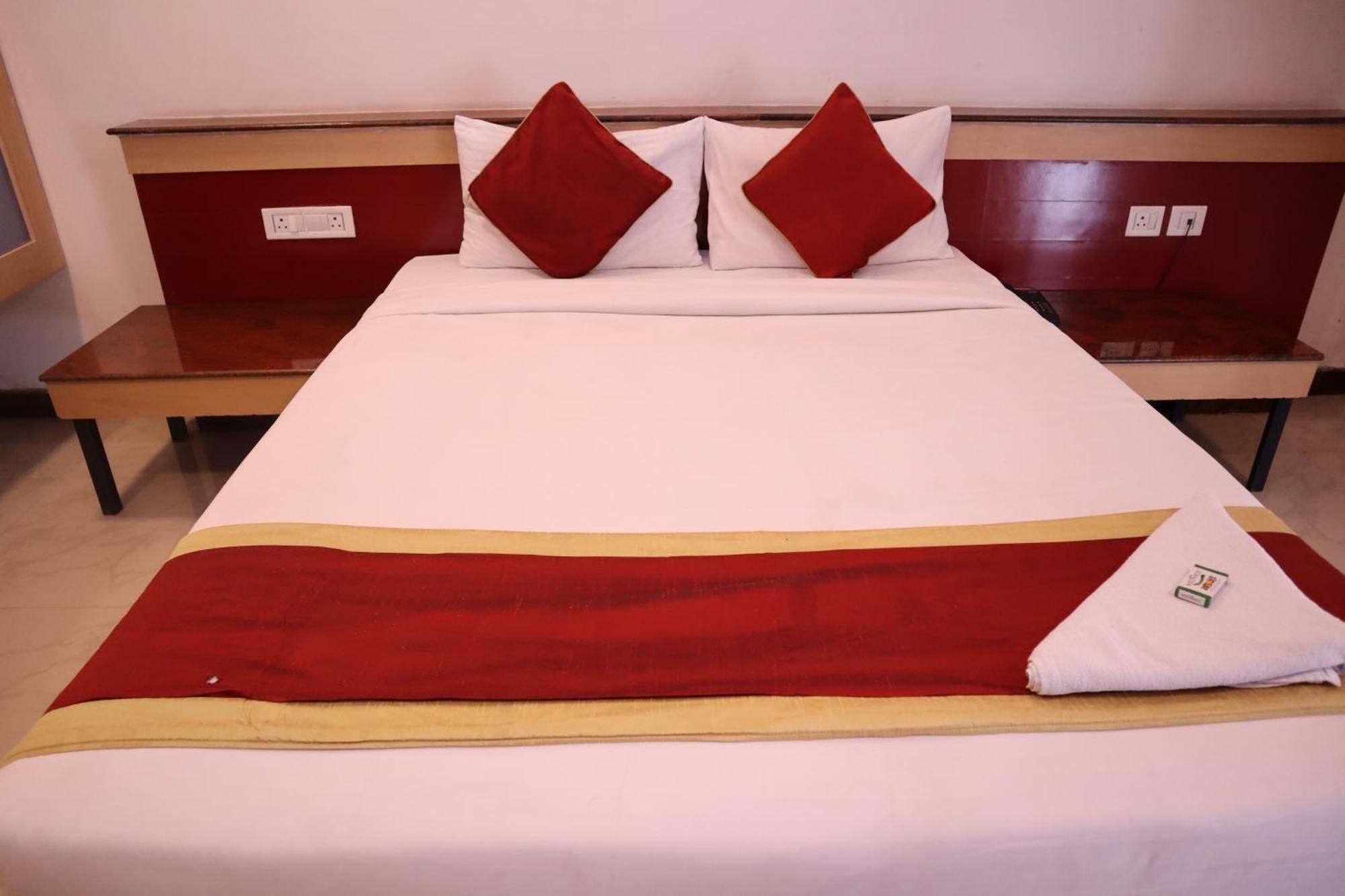 Sri Sai Ram Suites บังกาลอร์ ภายนอก รูปภาพ