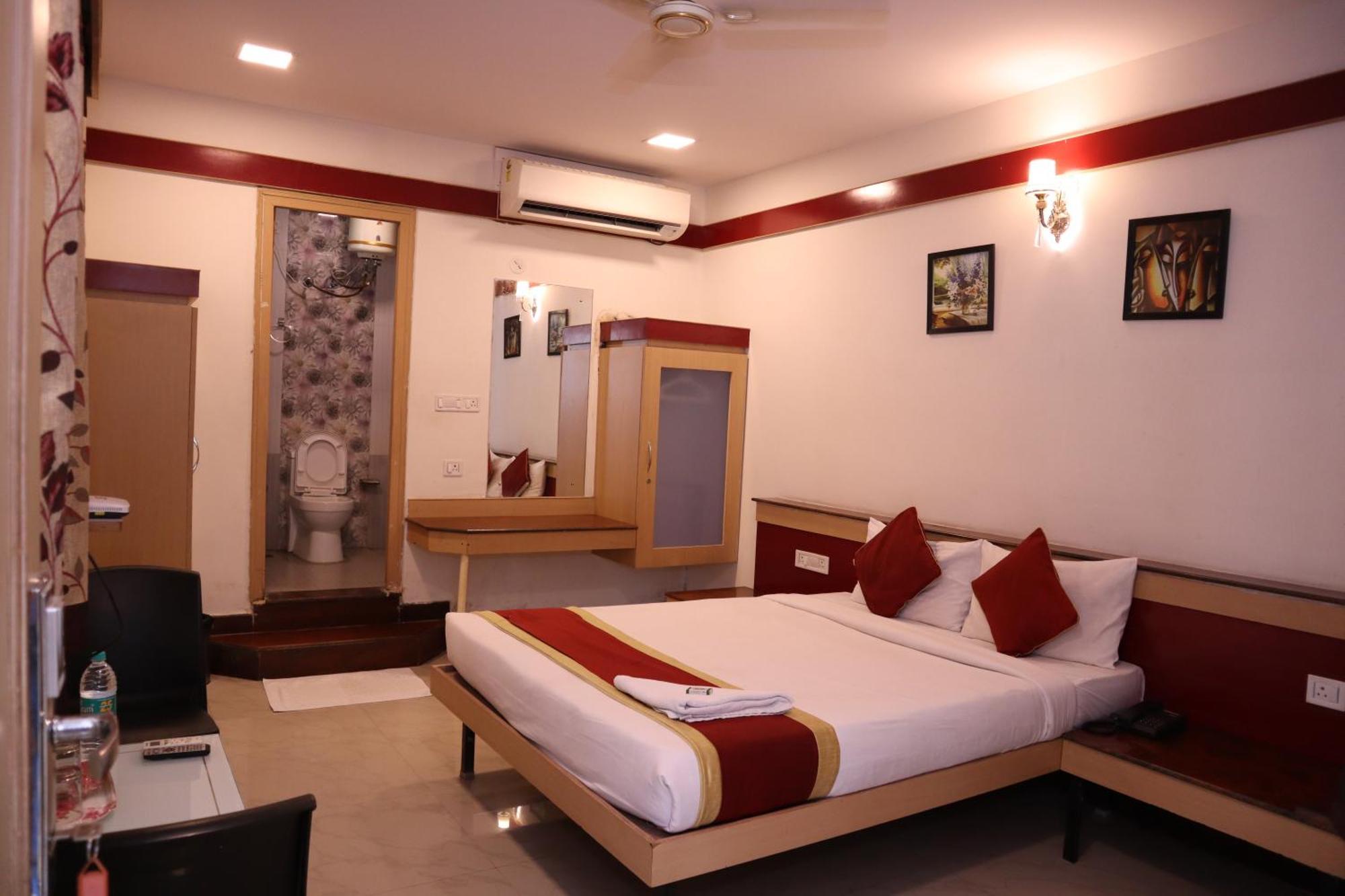 Sri Sai Ram Suites บังกาลอร์ ภายนอก รูปภาพ