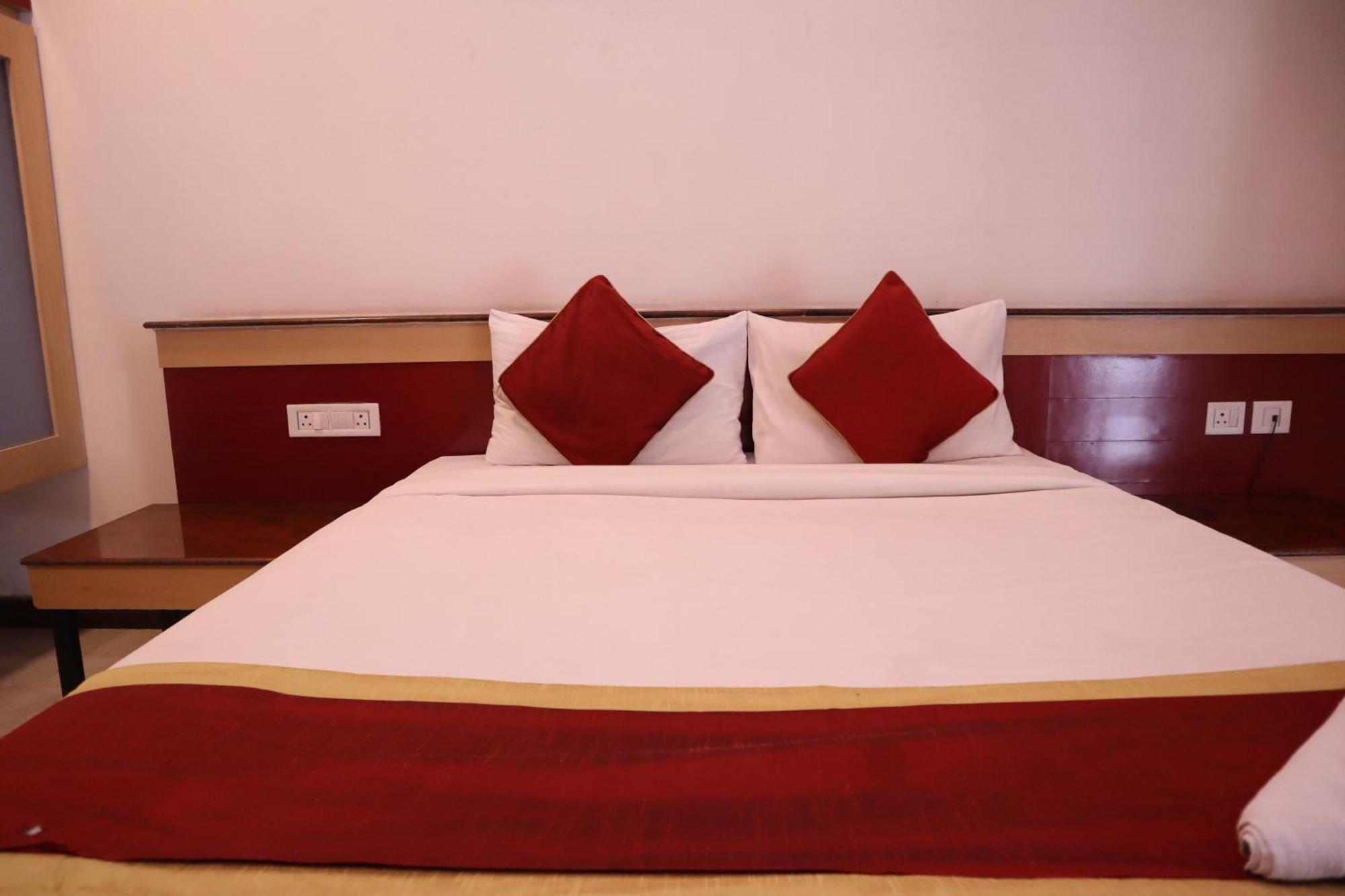 Sri Sai Ram Suites บังกาลอร์ ภายนอก รูปภาพ
